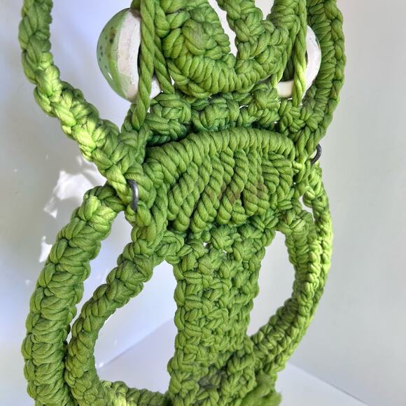 Mid Century Macrame Avocado Green Frog Towel Holder Wall Hanging - Picture 8 of 8
